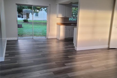 Villa ou maison à louer à Melbourne, Floride: 3 chambres, 106.84 m2 № 1965382 - photo 5