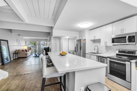 Condominio en venta en Miami, Florida, 4 dormitorios, 156.82 m2 № 2076823 - foto 4