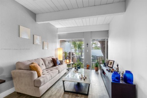 Condominio en venta en Miami, Florida, 4 dormitorios, 156.82 m2 № 2076823 - foto 6