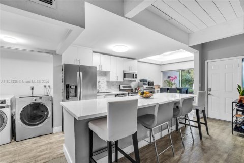 Condominio en venta en Miami, Florida, 4 dormitorios, 156.82 m2 № 2076823 - foto 8