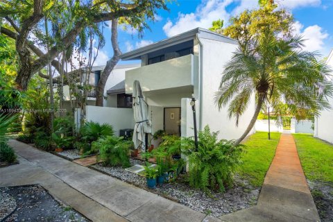 Condominio en venta en Miami, Florida, 4 dormitorios, 156.82 m2 № 2076823 - foto 3