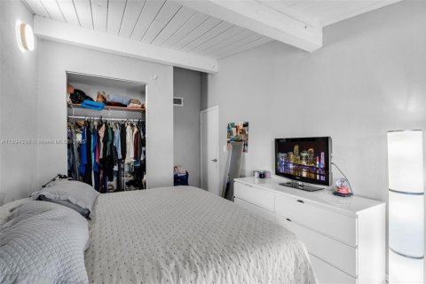 Condominio en venta en Miami, Florida, 4 dormitorios, 156.82 m2 № 2076823 - foto 25
