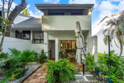 Condominio en Miami, Florida, 4 dormitorios  № 2076823
