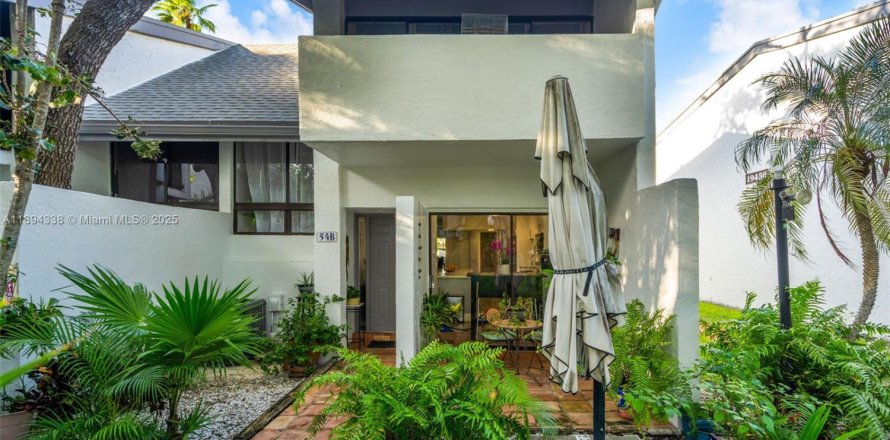 Condominio en Miami, Florida, 4 dormitorios  № 2076823