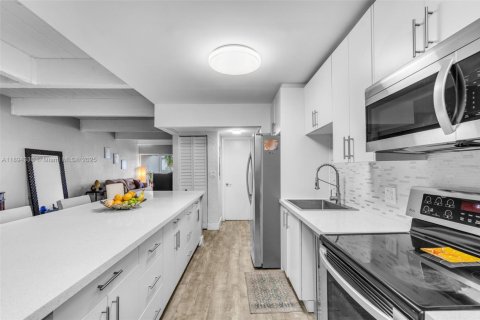 Condominio en venta en Miami, Florida, 4 dormitorios, 156.82 m2 № 2076823 - foto 9