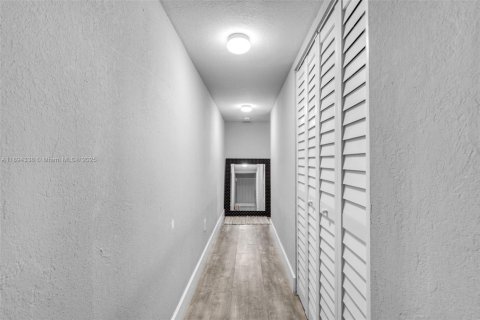 Condominio en venta en Miami, Florida, 4 dormitorios, 156.82 m2 № 2076823 - foto 15
