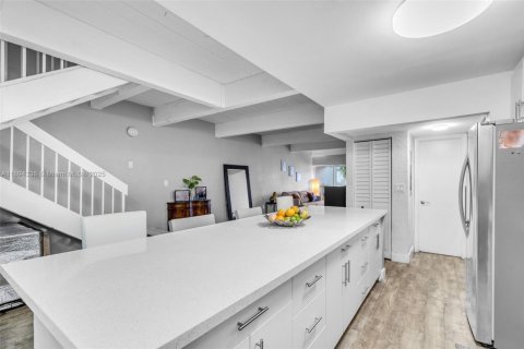 Condominio en venta en Miami, Florida, 4 dormitorios, 156.82 m2 № 2076823 - foto 10