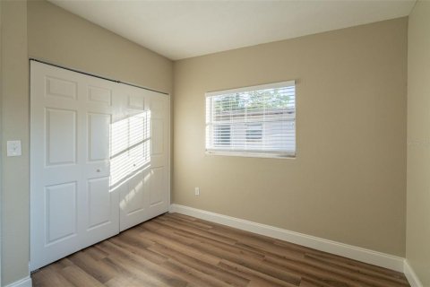 House in Orlando, Florida 4 bedrooms, 121.89 sq.m. № 1540239 - photo 24