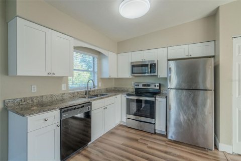 House in Orlando, Florida 4 bedrooms, 121.89 sq.m. № 1540239 - photo 9