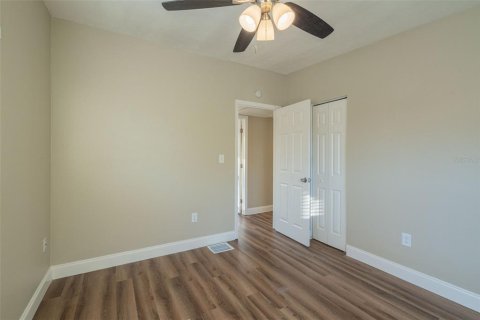 House in Orlando, Florida 4 bedrooms, 121.89 sq.m. № 1540239 - photo 26