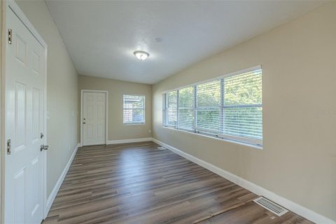 House in Orlando, Florida 4 bedrooms, 121.89 sq.m. № 1540239 - photo 12