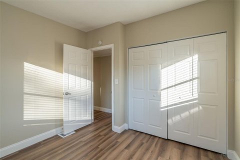 House in Orlando, Florida 4 bedrooms, 121.89 sq.m. № 1540239 - photo 23