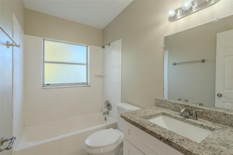House in Orlando, Florida 4 bedrooms, 121.89 sq.m. № 1540239 - photo 21