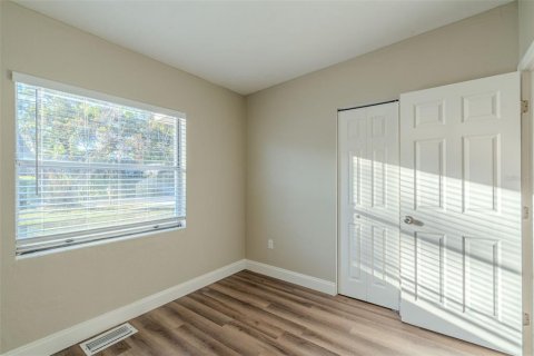 House in Orlando, Florida 4 bedrooms, 121.89 sq.m. № 1540239 - photo 17