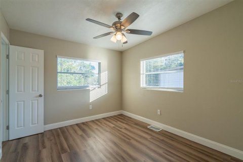 House in Orlando, Florida 4 bedrooms, 121.89 sq.m. № 1540239 - photo 25