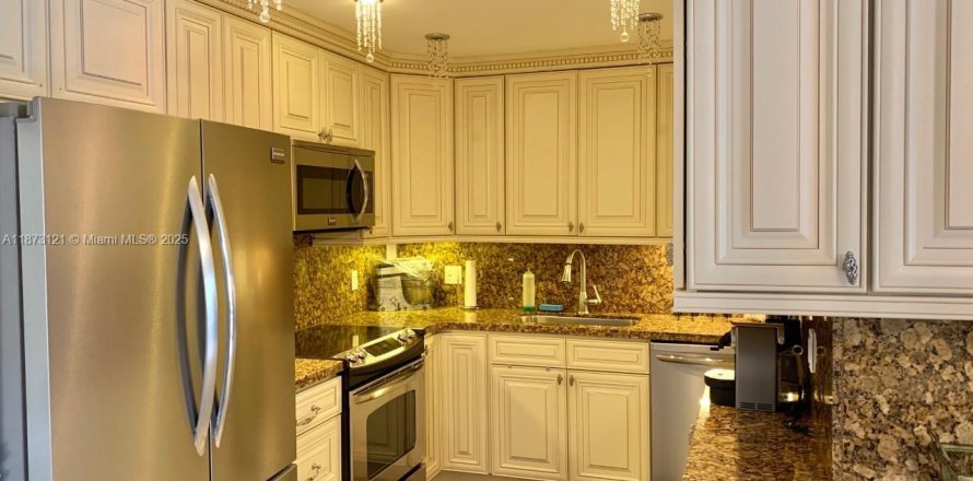 Condominio en Hallandale Beach, Florida, 1 dormitorio № 1927478