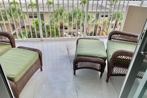 Condominio en alquiler en Hallandale Beach, Florida, 1 dormitorio, 80.82 m2 № 1927478 - foto 20