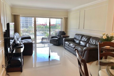 Condominio en alquiler en Hallandale Beach, Florida, 1 dormitorio, 80.82 m2 № 1927478 - foto 10