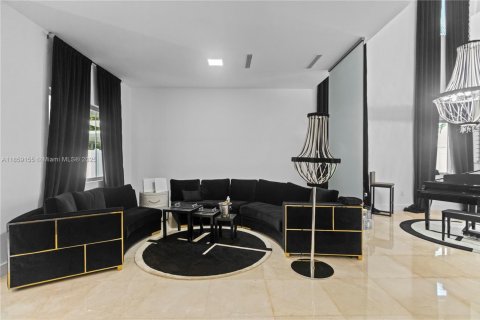 Villa ou maison à vendre à Doral, Floride: 4 chambres, 320.33 m2 № 1977529 - photo 11