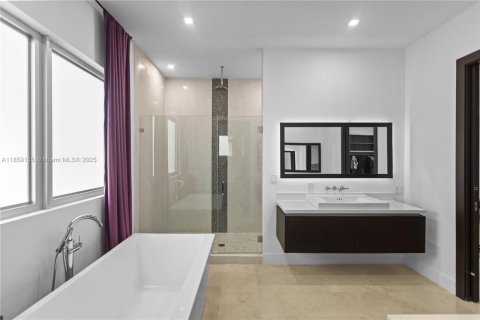 Villa ou maison à vendre à Doral, Floride: 4 chambres, 320.33 m2 № 1977529 - photo 19