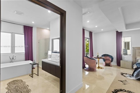 Villa ou maison à vendre à Doral, Floride: 4 chambres, 320.33 m2 № 1977529 - photo 17