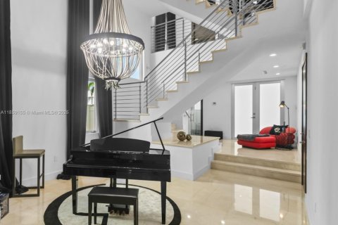 Villa ou maison à vendre à Doral, Floride: 4 chambres, 320.33 m2 № 1977529 - photo 2