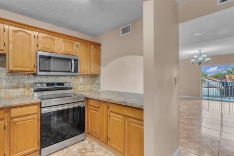 Condo in Hialeah, Florida, 2 bedrooms  № 1811869 - photo 4