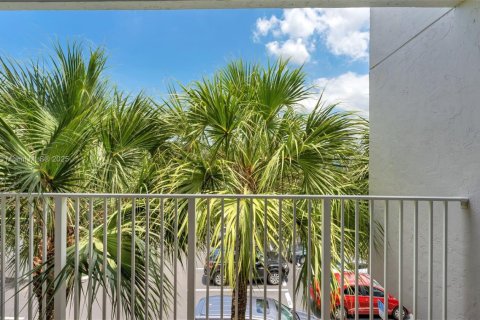 Condo in Hialeah, Florida, 2 bedrooms  № 1811869 - photo 19