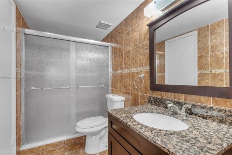 Condo in Hialeah, Florida, 2 bedrooms  № 1811869 - photo 13