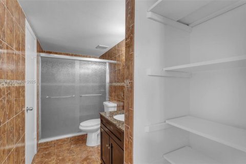 Condo in Hialeah, Florida, 2 bedrooms  № 1811869 - photo 16