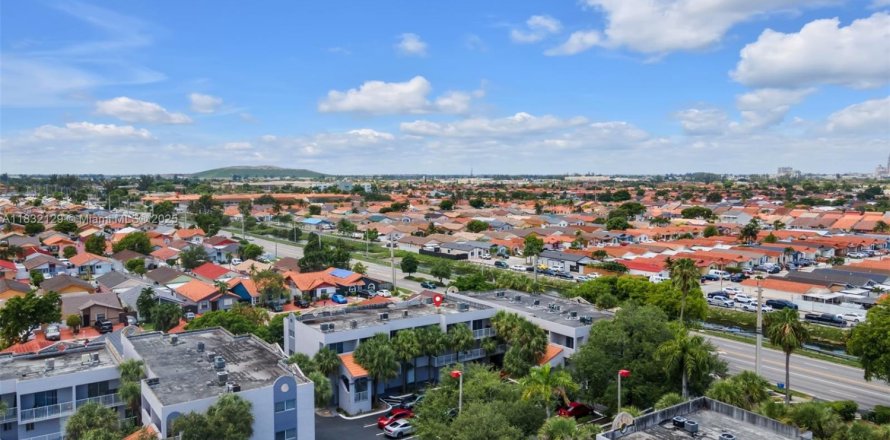Condo in Hialeah, Florida, 2 bedrooms № 1811869