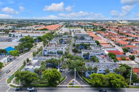 Condo in Hialeah, Florida, 2 bedrooms  № 1811869 - photo 21