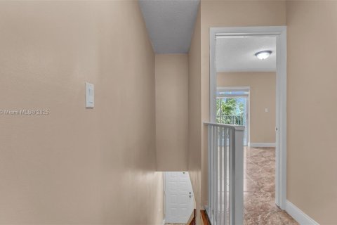 Condo in Hialeah, Florida, 2 bedrooms  № 1811869 - photo 12