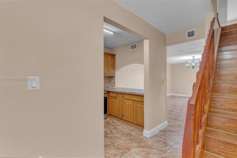 Condo in Hialeah, Florida, 2 bedrooms  № 1811869 - photo 9