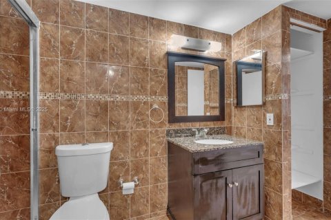 Condo in Hialeah, Florida, 2 bedrooms  № 1811869 - photo 14