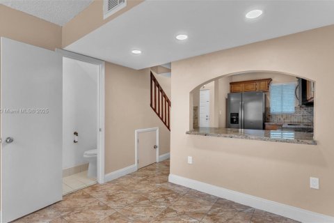 Condo in Hialeah, Florida, 2 bedrooms  № 1811869 - photo 5