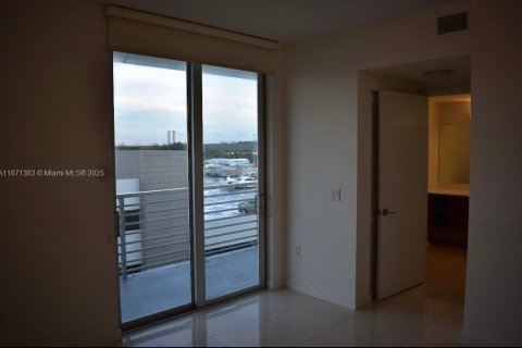 Villa ou maison à vendre à Doral, Floride: 1 chambre, 77.39 m2 № 1921992 - photo 8