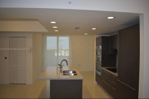 Villa ou maison à vendre à Doral, Floride: 1 chambre, 77.39 m2 № 1921992 - photo 1