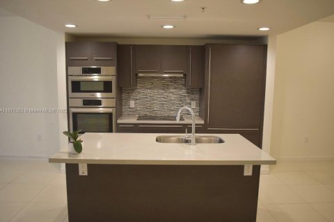 Villa ou maison à vendre à Doral, Floride: 1 chambre, 77.39 m2 № 1921992 - photo 3