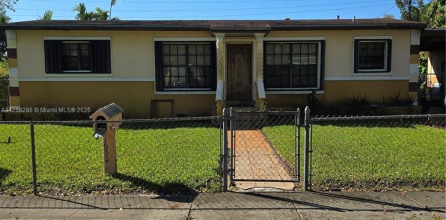 Casa en North Miami Beach, Florida 3 dormitorios, 99.03 m2 № 1704438