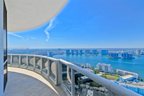 Condominio en venta en Sunny Isles Beach, Florida, 3 dormitorios, 207.73 m2 № 1774193 - foto 3