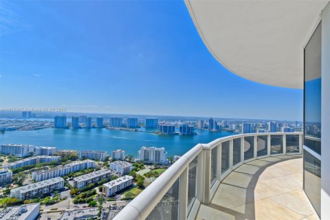 Condominio en venta en Sunny Isles Beach, Florida, 3 dormitorios, 207.73 m2 № 1774193 - foto 1