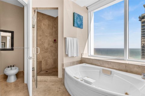 Condominio en venta en Sunny Isles Beach, Florida, 3 dormitorios, 207.73 m2 № 1774193 - foto 20