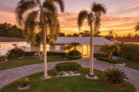 House in Lighthouse Point, Florida 4 bedrooms, 206.61 sq.m. № 2305316 - photo 4