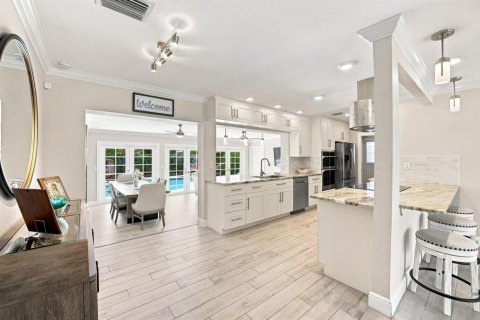 House in Lighthouse Point, Florida 4 bedrooms, 206.61 sq.m. № 2305316 - photo 16