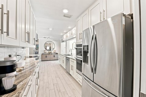 House in Lighthouse Point, Florida 4 bedrooms, 206.61 sq.m. № 2305316 - photo 21