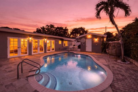 House in Lighthouse Point, Florida 4 bedrooms, 206.61 sq.m. № 2305316 - photo 5
