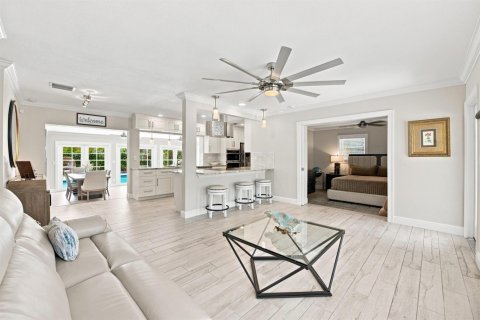 House in Lighthouse Point, Florida 4 bedrooms, 206.61 sq.m. № 2305316 - photo 9