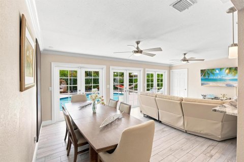 House in Lighthouse Point, Florida 4 bedrooms, 206.61 sq.m. № 2305316 - photo 29