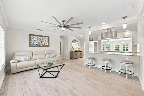 House in Lighthouse Point, Florida 4 bedrooms, 206.61 sq.m. № 2305316 - photo 6